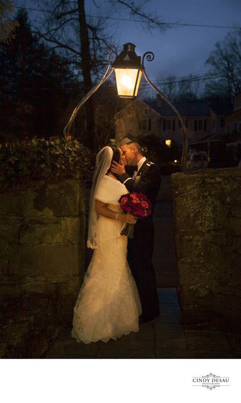 Holly Hedge Wedding Kiss In The Warm Glow Of Dusk Photo Portfolio