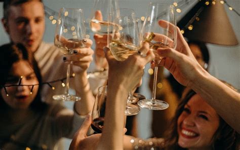 4 tips for looking your best at your work Christmas party - Your