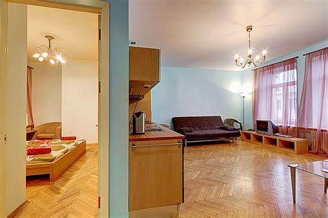 Petersburg real estate agent who knows walkable neighborhoods. Luxury apartment to rent on Nevsky Prospekt, St. Petersburg