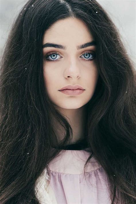 This page is for all the black girls who have a passion for fashion. Image result for black hair blue eyes | Meninas de olhos ...