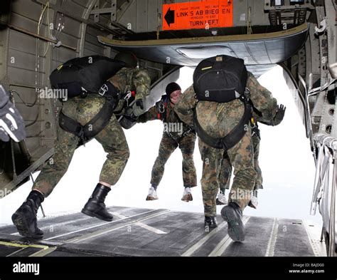 Army Freefall Parachute Competition Stock Photo Alamy