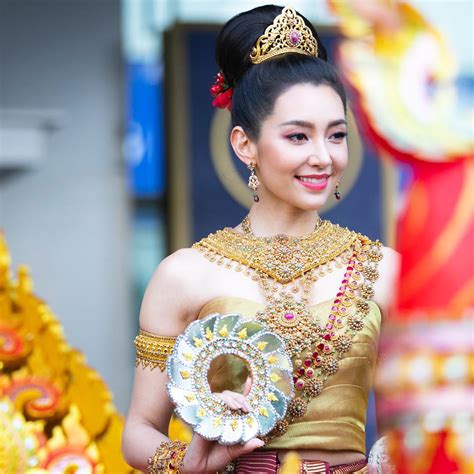 สงกรานต์ เป็นคำในภาษา สันสกฤต ที่หมายถึง การเคลื่อนย้าย โดยเป็นการอุปมาถึงการเคลื่อนย้ายการประทับในจักรราศี หรือการ. นางสงกรานต์ King Power VS นางสงกรานต์ Icon Siam รวมนักแสดง ...
