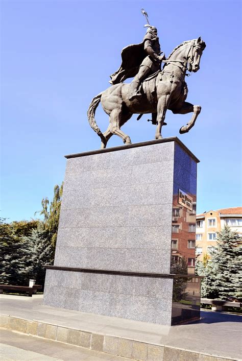 Partii de schi, malul marii, locuri de pescuit, orase importante, bucuresti. Poze Craiova