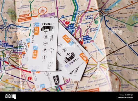 Los Billetes De Metro De Par S En Metro Plan Fotograf A De Stock Alamy