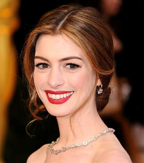 Anne Hathaways Romantic Updo And Bold Red Lips Get The Look Oscar