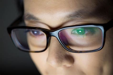 Kacamata Anti Radiasi Apa Fungsi Dan Manfaatnya Hello Sehat