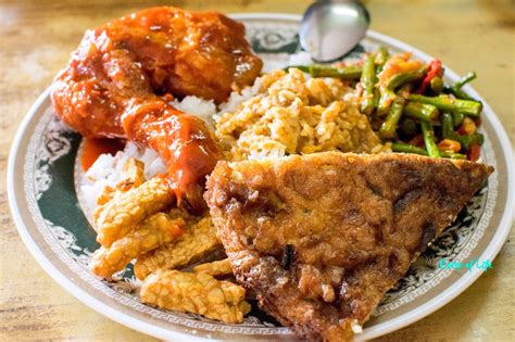 Nasi padang adalah sebutan bagi makanan khas minangkabau, dibeli di restoran khusus yang biasanya dimiliki dan dikelola oleh orang minangkabau. Restoran Nasi Padang Minang @ Jalan Transfer