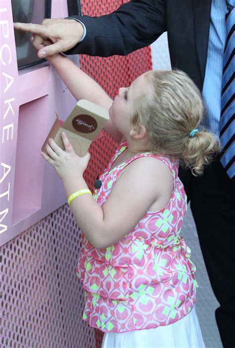 Honey Boo Boo Discovers A Cupcake Atm Southern Prep Lily Pulitzer Dress Cupcake Honey