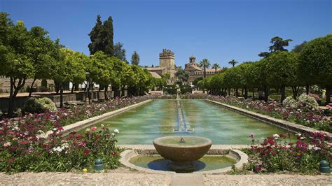 A great cultural reference point in europe, this ancient city has been declared a world heritage site and contains a mixture of the diverse cultures that have settled it. Córdoba, a bela cidade espanhola das flores e da ...