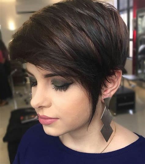 10 Best Short Hairstyles For Women Over 40 Page 11