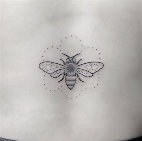40 Buzzin Bee Tattoo Designs And Ideas Tattooblend Bee