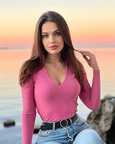 Wife Material Celebrity Wallpapers Lovely Gorgeous Natalie Jeans Beautiful Women Turtle