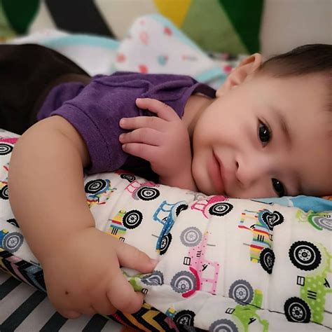 Berikut uraiannya, dilansir dari yourtango. Anak Tidur, Letakkan Tapak Tangan Atas Kepala Mereka ...