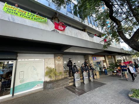 Manifestantes Ocupam Prédio Sede Da Urbel Na Savassi Em Bh