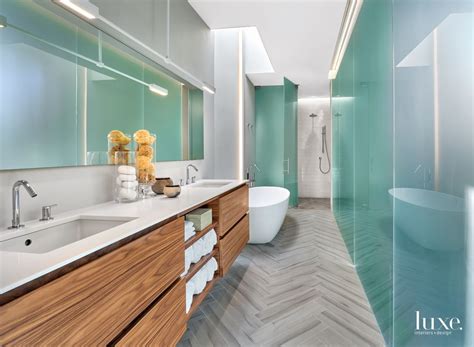 contemporary white bathroom with frosted glass wall luxe interiors design