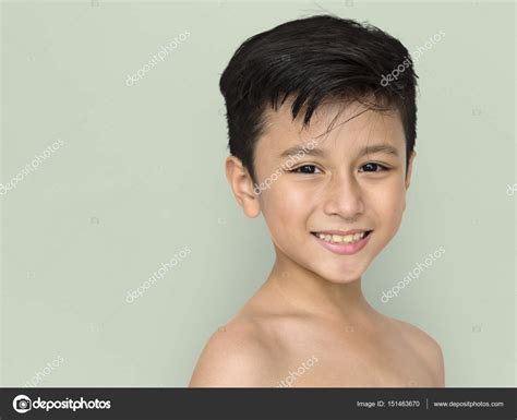 Kleiner Junge Mit Nackter Brust Stockfotografie Lizenzfreie Fotos © Rawpixel 151463670