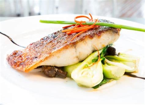 Homemade pasta, exceptionally fresh fish, tender meats and delicious desserts. Kabeljau - mit Honig Limetten Kruste, Pak Choi und Shiitake