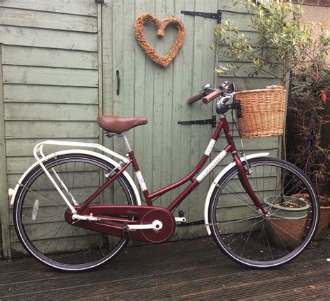 Beautiful Real Classic Ladies Bike Bicycle 3 Speed Front Basket In