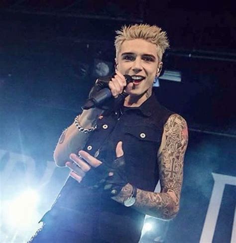 Hey i'm autumn rose biersack i'm 18 and i'm andy biersack's sister. 422 best images about andy biersack on Pinterest