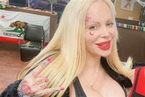 Al Estilo Nodal Sabrina Sabrok Reaparece Con Un Tatuaje En La Cara Que