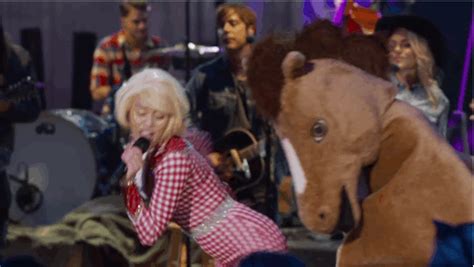 22 Momentos Que Demuestran Lo Ridículo Del Mtv Unplugged De Miley Cyrus S E Online