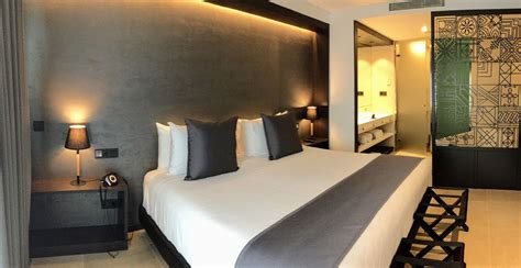 58km/36mi from klia 2( kul); Hotel room with private Jacuzzi and fireplace | Vila ...