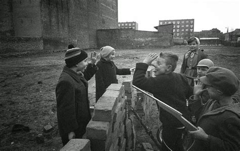 Las 100 Fotografías Antiguas Más Famosas De La Historia Berlin Wall