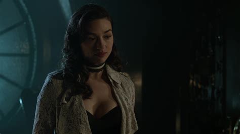 Crystal Reed Nude Pics Page 1