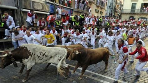 Photo et images libres de droits pour se masturber. Courses de taureaux de la San Fermin en Espagne: une fête à risques - L'Express