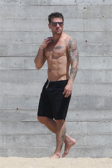 Ryan Phillippe Puts His Toned Abs On Full Display In Mexico