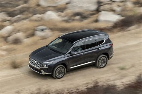 The 2021 hyundai santa fe has been revealed back in october and it's coming with a substantial revamp considering that it's just a facelift. 3 Reasons to Pass on the 2021 Hyundai Santa Fe