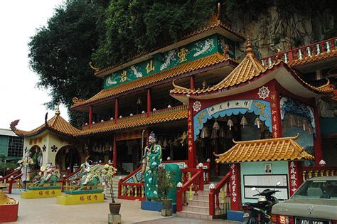 Don't get misled by the first temple at the entry to the road or for that mayer the second one. Sam Poh Tong cave Temple | Perak Tourist & Travel Guide ...