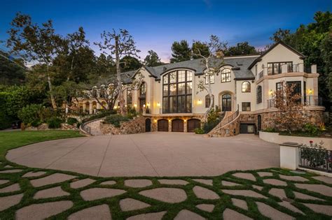 Rock Legend Gene Simmons Kisses His California Estate And High Taxes