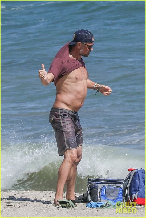 Full Sized Photo Of Josh Duhamel Goes Shirtless For Day At The Beach 55 Photo 4463155 Just Jared