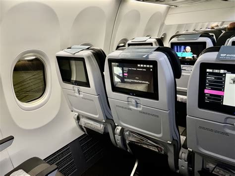 Icelandair Economy Class Review: FI622 Newark Airport (EWR) to