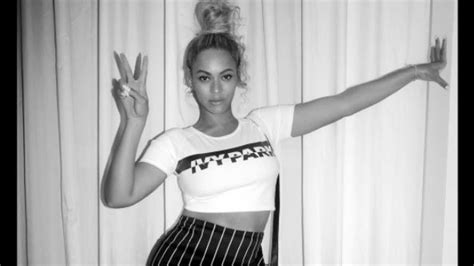 beyoncé shows off her toned abs and ivy park t shirt in new set of fashion instagram photos