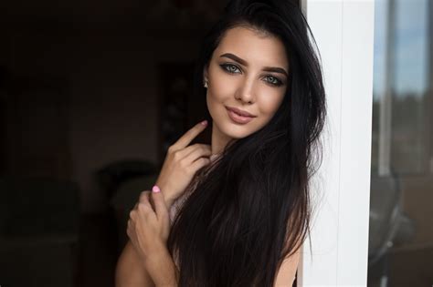 Fond d écran Kristina Romanova femmes maquette brunette cheveux foncés cheveux longs