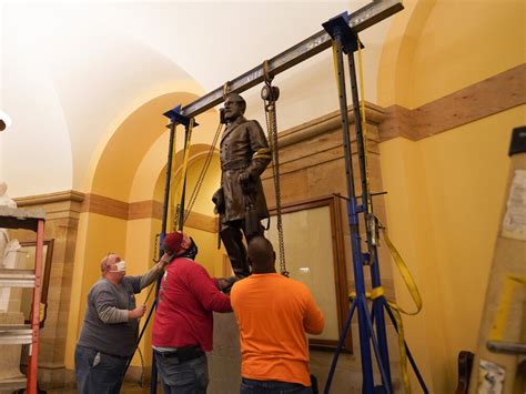 Virginia Removes Its Robert E Lee Statue From Us Capitol Mpr News