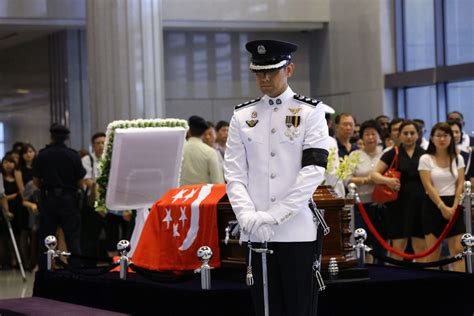 The family name is lee. Lee Kuan Yew death: Watch Singaporeans pay their respects ...