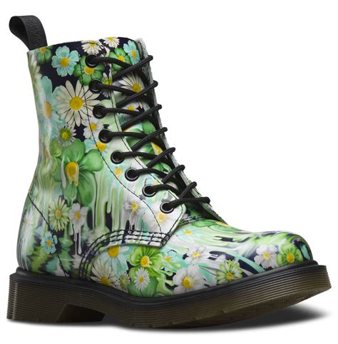 Kaufe stiefel, sandalen, taschen, lederrucksäcke und accessoires, sowie unsere for life kollektion und. Dr martens slime floral 1460 pascal | Schuhe, Handarbeiten ...