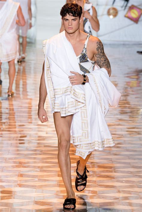 Versace Spring 2015 Menswear Collection Photos Vogue Greek Fashion