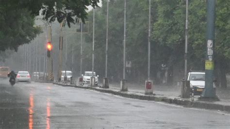 Delhi Receives Light Showers Early Morning Heavy Rains Thunderstorms
