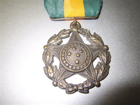 Apelidado el tigre ou fried, foi a primeira grande estrela do futebol brasileiro na época amadora, que durou até 1933. Medalha Do Exército Brasileiro - Tempo De Serviço ...