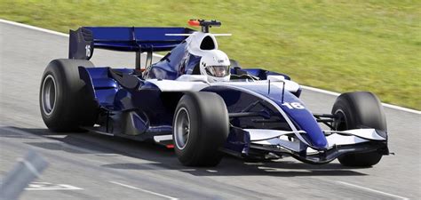Der saisonstart wurde jedoch am 13. Kör Formel 1-bil PREMIUM - Testa F1! | Prylando.se