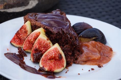 Ricetta facile.la torta di fichi e noci è un dolce delizioso, facile da realizzare e perfetto per quel periodo di fine estate o inizio autunno. Una dolce coccola: torta di fichi e cioccolato