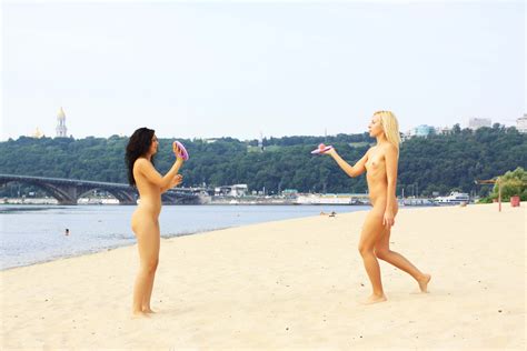 Sensual Nude Beach Girl Gets Fapcat