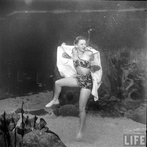 Rare Photos Of An Underwater Fashion Show That Took Place In 1947 Art