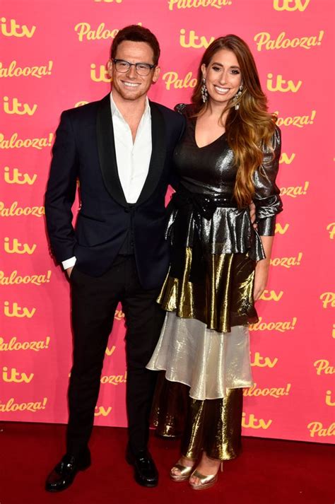 The itch of the golden nit. Stacey Solomon sagt, Sie hielt Ihrem Sohn die Vorhaut und ...