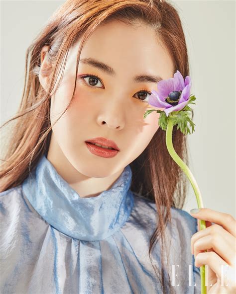イ・ヨニ、花より秀麗な美しさ＝「elle」 chosun online 朝鮮日報