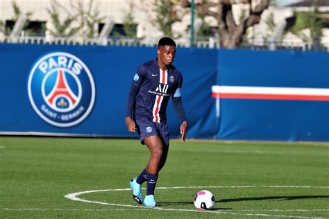 Après deux journées d'interrogatoire, stéphane moreau, l'ancien patron de nethys, a été placé sous mandat d'arrêt. 16J-U17 PSG (1) - FC Mantois (11) 4-0 (2-0) - Les Titis du PSG